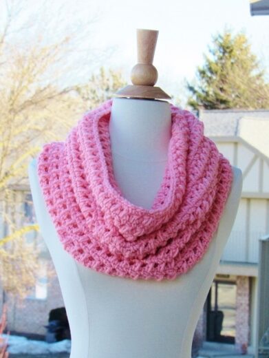How to Crochet a One Skein Cowl, Free Crochet Chunky Cowl Pattern ...