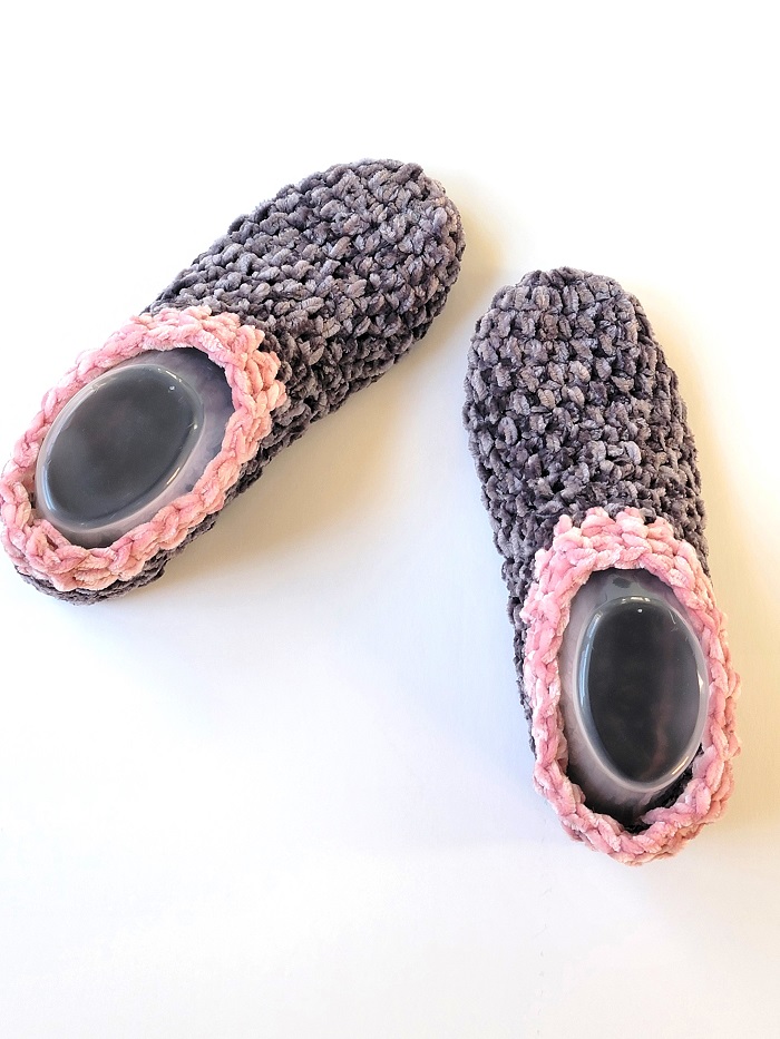 Free Crochet Headband Ear Warmer Pattern finished in gray, cream and yellow colors