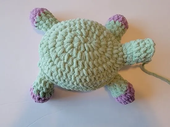 Body of crochet dinosaur with 4 legs and neck