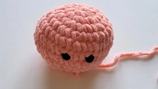 Head of octopus in peach color with 2 safety eyes