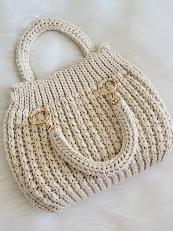 Mini crochet bag with one handle down