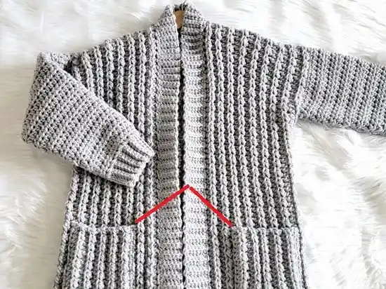 Pocket placed after 2nd braid