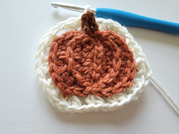 A cream round added around the pumpkin applique
